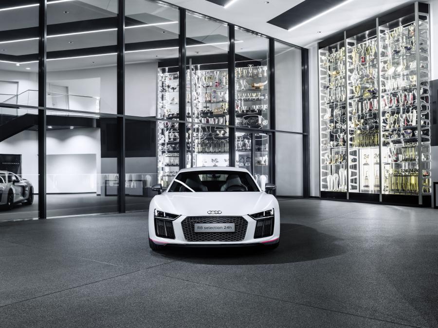  Audi R8 V10 Plus Selection 24h 2016 года  (фото 3 из 5)
